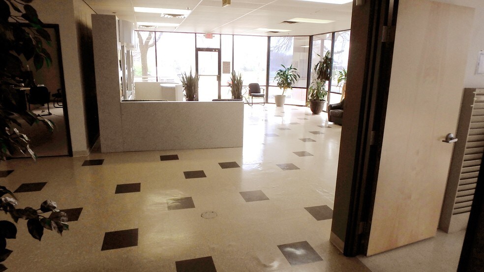 More Photos Of 3923 Morse St, Denton Flex For Lease