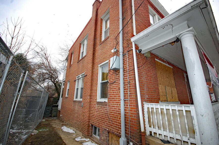More Photos Of 1941 16th St SE, Washington Apartments For Sale
