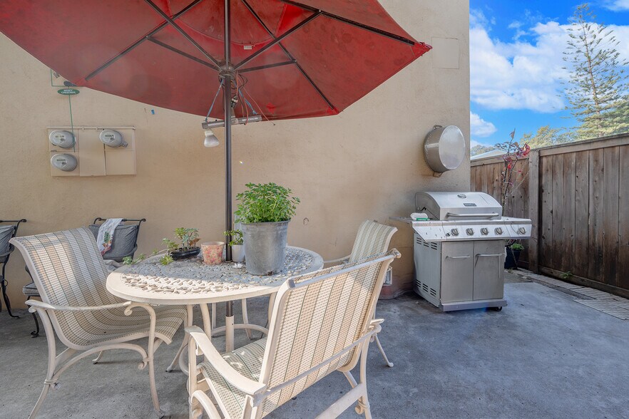 More Photos Of 646 S Grand St, Orange Apartments For Sale