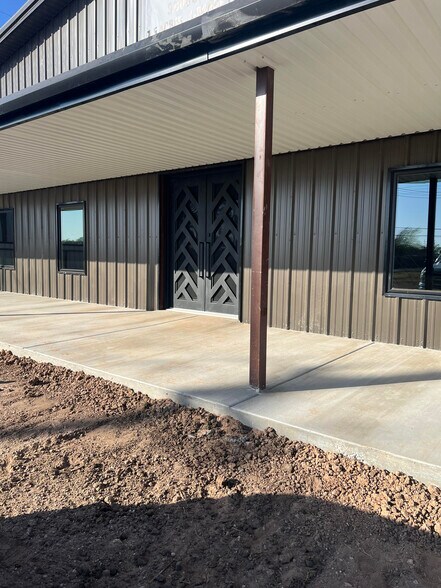 More Photos Of 1603 128th St, Lubbock Light Distribution For Sale