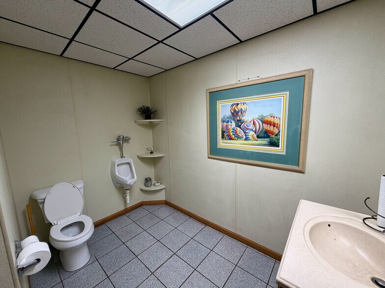 More Photos Of 206 S Carrollton St, Malvern Auto Dealership For Sale