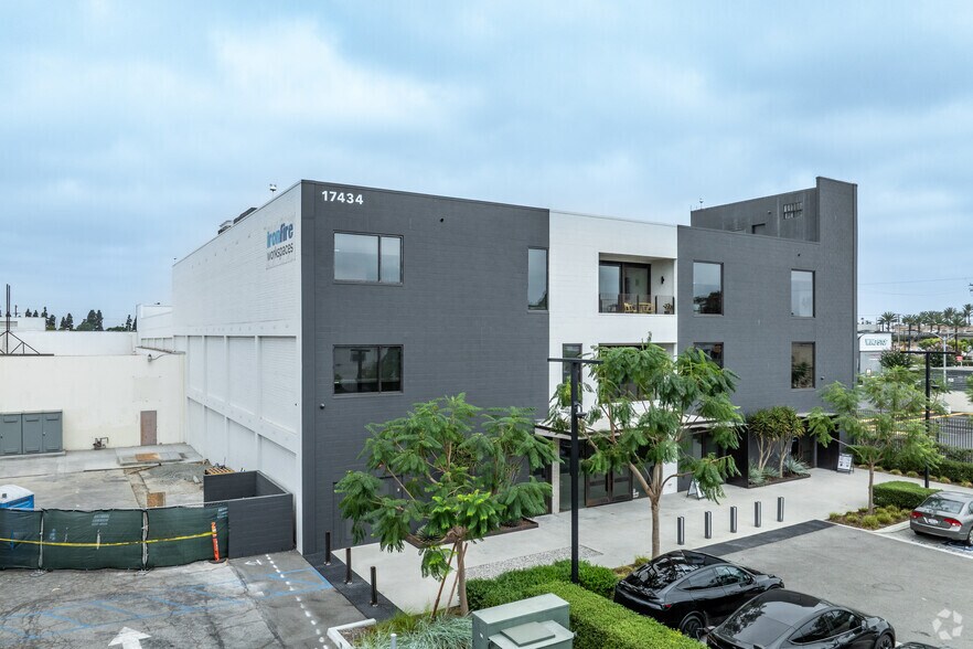 Primary Photo Of 17434 Bellflower Blvd, Bellflower General Retail For Lease