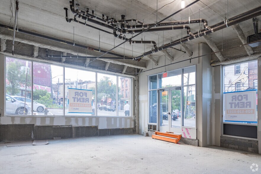 More Photos Of 38 Victory Blvd, Staten Island Office For Lease