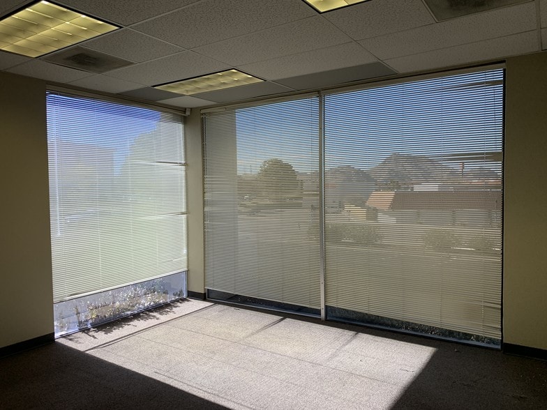 More Photos Of 444 Executive Center Blvd, El Paso Office For Lease