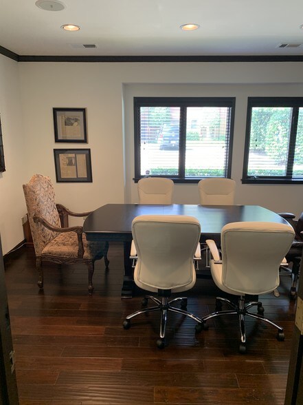 More Photos Of 4727-4729 Spottswood Ave, Memphis Office For Lease