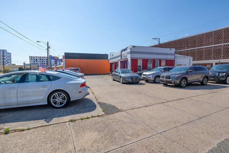 More Photos Of 3217 W Broad St, Richmond Storefront Retail Office For Sale