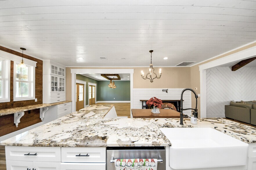 More Photos Of 17188 Highway 321, Dayton Specialty For Sale