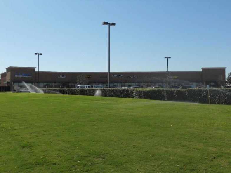 More Photos Of 10716-10860 N Beach St, Keller Unknown For Lease