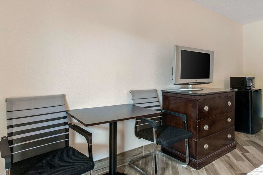 More Photos Of 4985 W Irlo Bronson Memorial Hwy, Kissimmee Hotel For Sale