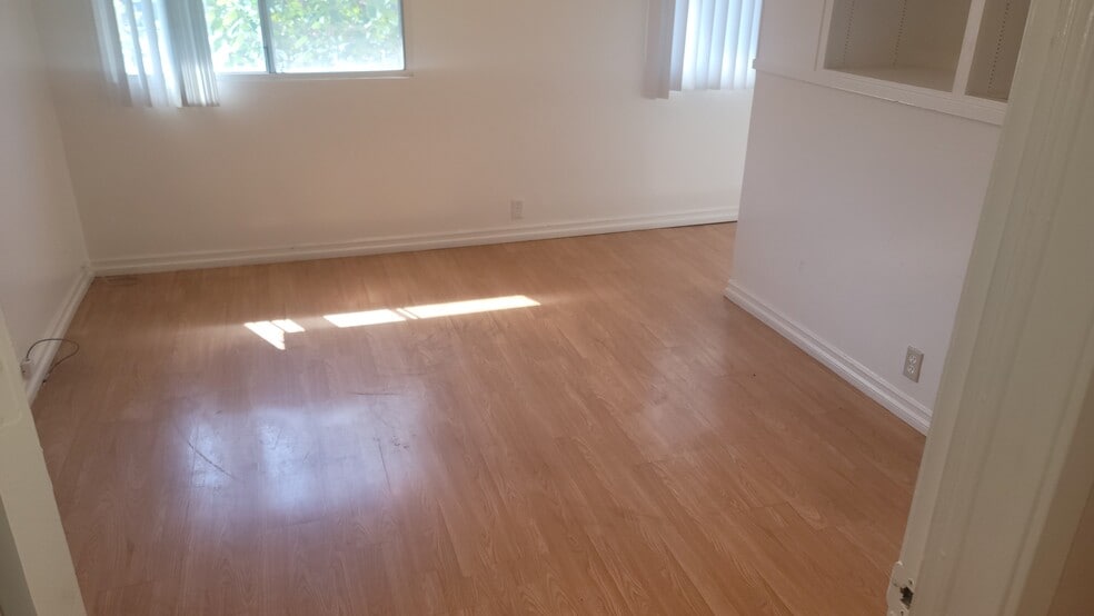 More Photos Of 14401 Gilmore St, Van Nuys Office For Lease