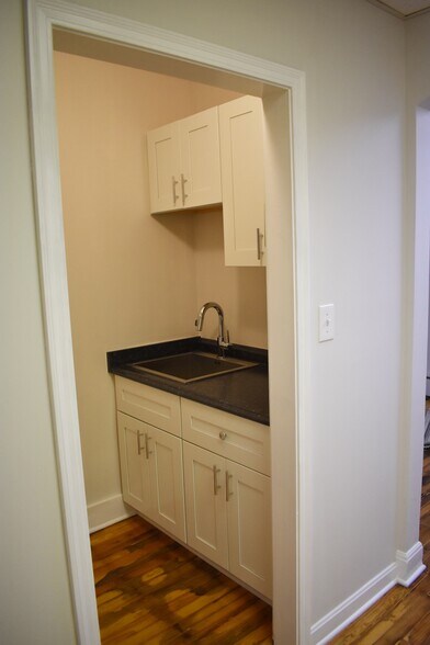 More Photos Of 625 6th Ave, Dayton Medical For Lease