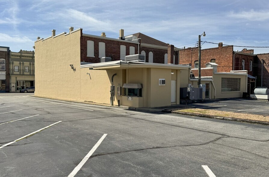 More Photos Of 116 W Carolina Ave, Crewe Bank For Sale