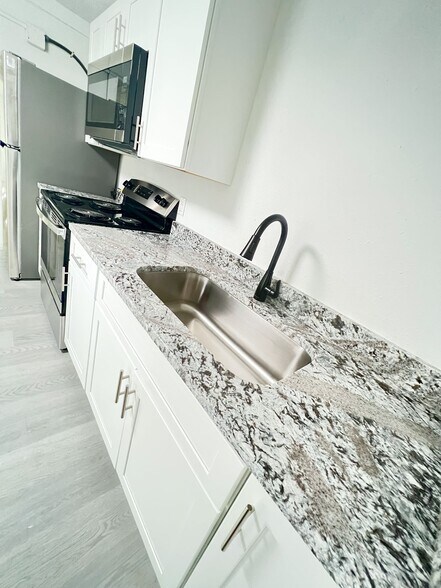 More Photos Of 205 S Grove St, Eustis Apartments For Sale