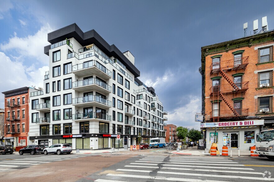 More Photos Of 228 Berry St, Brooklyn Apartments For Lease