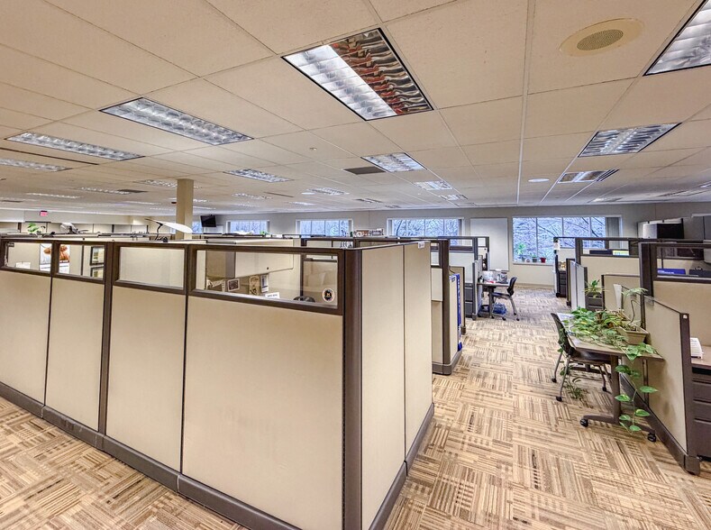 More Photos Of 985 Gezon Pky SW, Grand Rapids Medical For Lease