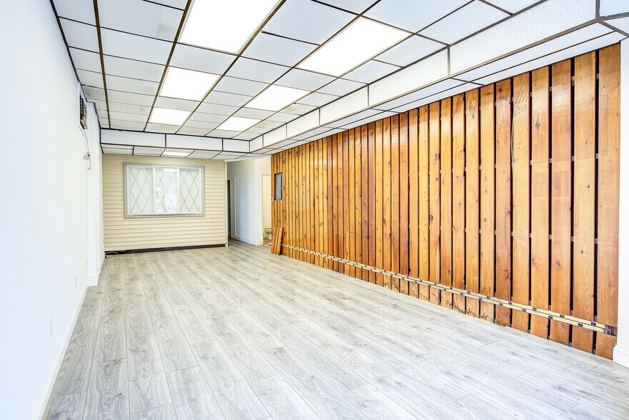 More Photos Of 6110 Flushing Ave, Maspeth General Retail For Lease
