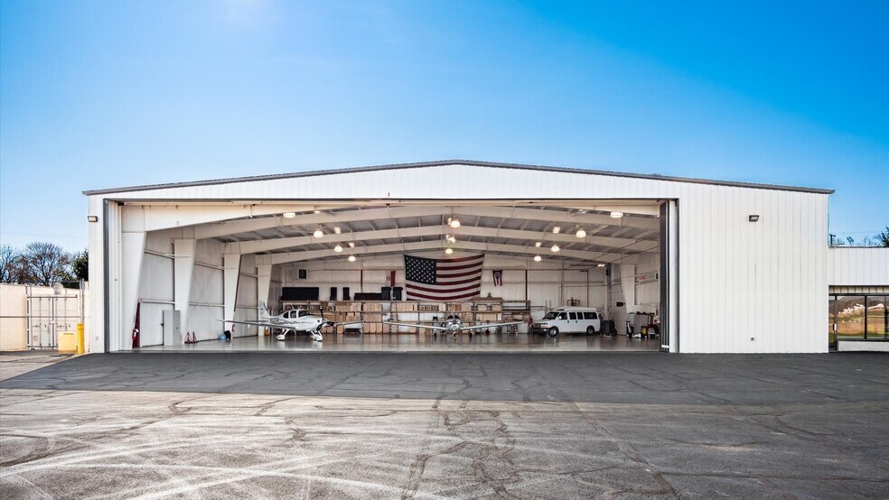 More Photos Of 300 Heath Rd, Heath Airplane Hangar For Sale