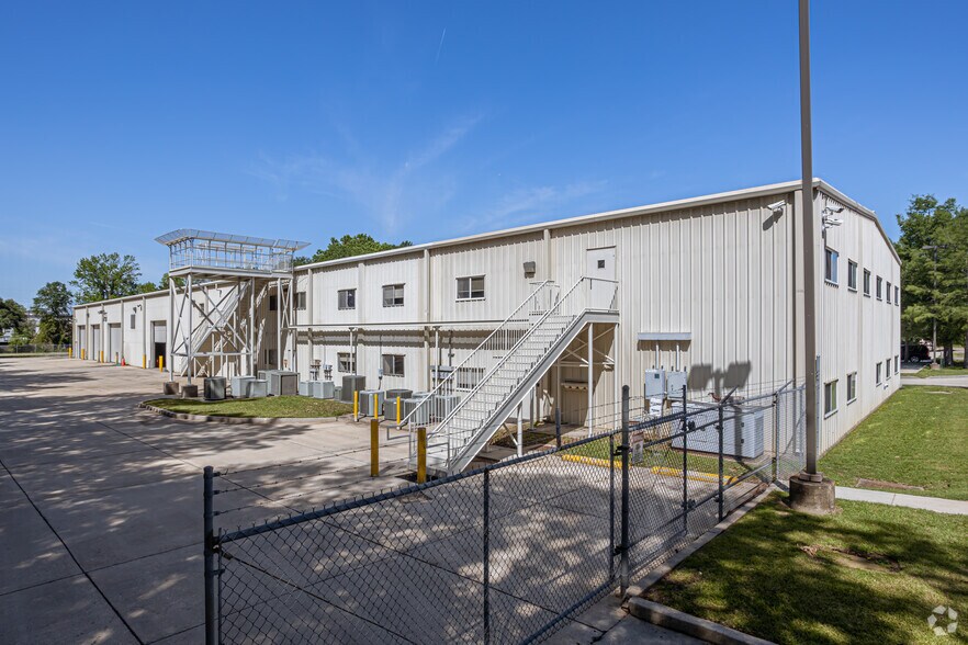 More Photos Of 730 E Kaliste Saloom Rd, Lafayette Distribution For Lease