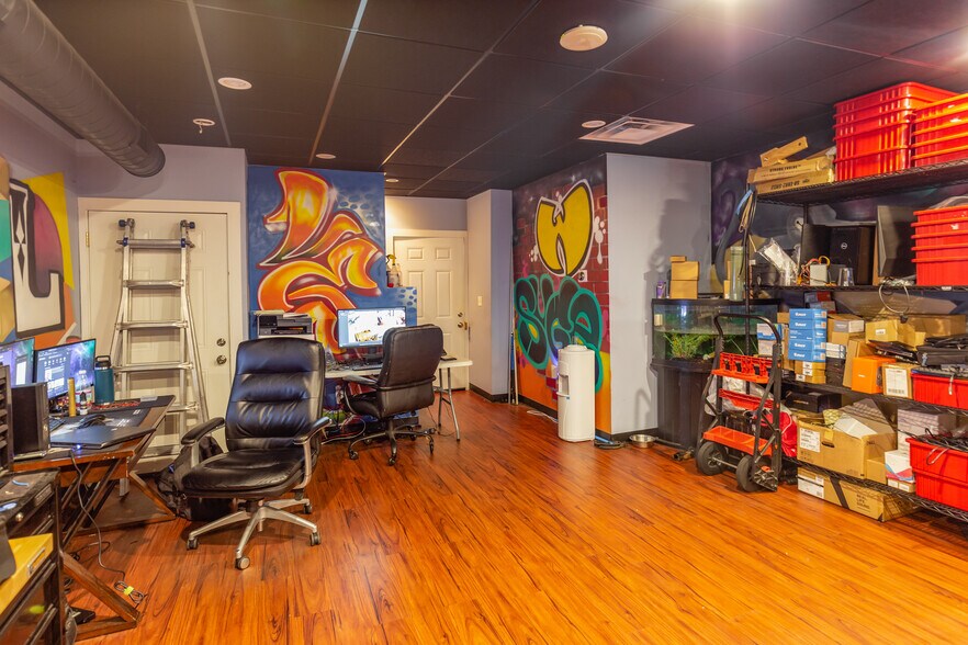 More Photos Of 24 Samoset St, Plymouth General Retail For Sale