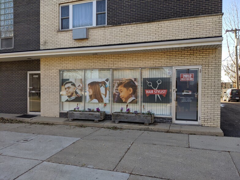 More Photos Of 2052 Western Ave, Waukegan Storefront For Lease