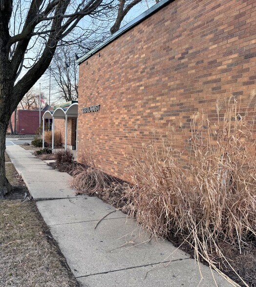 More Photos Of 333 Locust St, Rockford Office For Lease