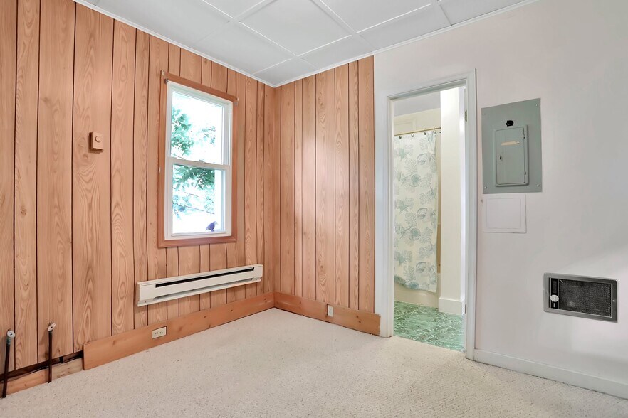 More Photos Of 9604 S Congress St, New Market Office For Sale