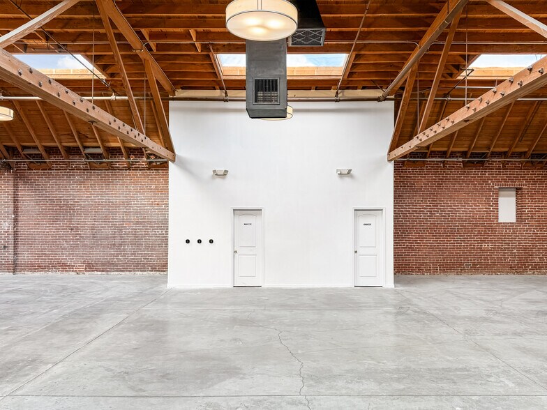 More Photos Of 3841 Broadway Pl, Los Angeles Warehouse For Lease
