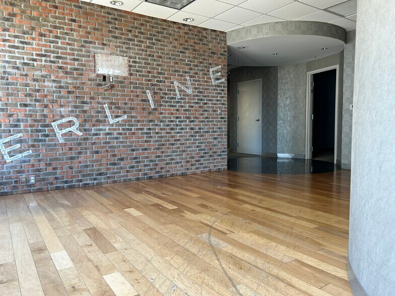 More Photos Of 423 N Main St, Royal Oak Office For Lease