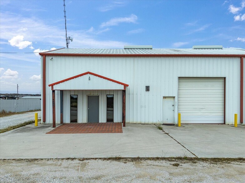 More Photos Of 707 S Wickham St, Alvord Truck Terminal For Lease