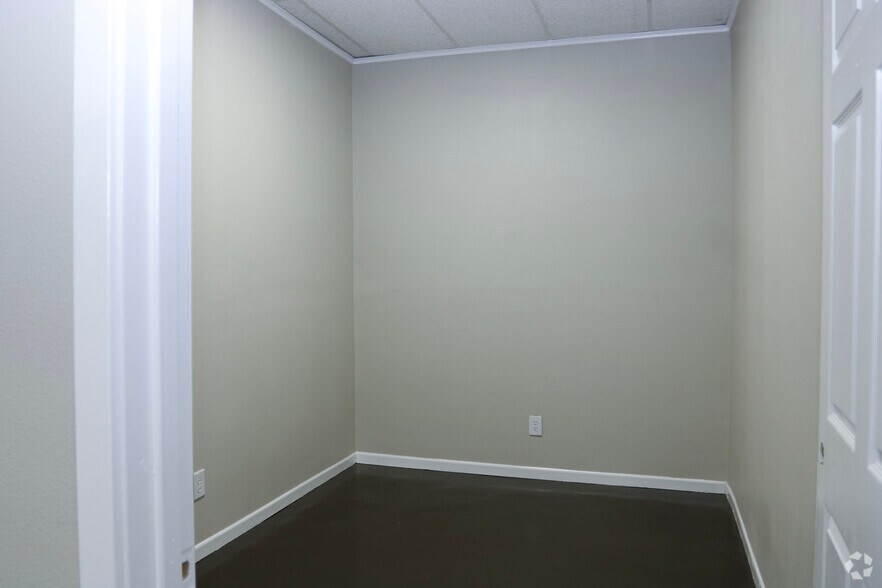 More Photos Of 201 N Winfree St, Dayton Office For Sale