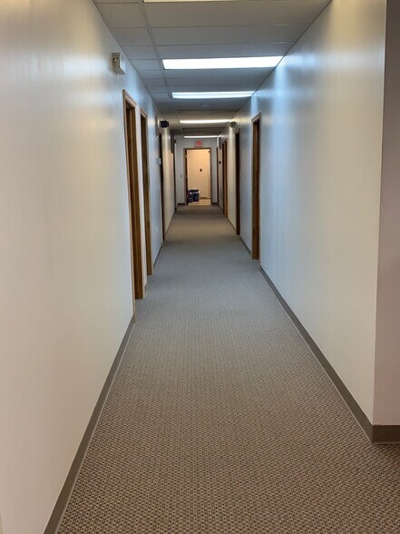More Photos Of 59 Avenue at the Commons, Shrewsbury Medical For Lease