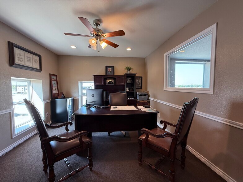 More Photos Of 13239 S Interstate 35, Valley View Manufacturing For Lease