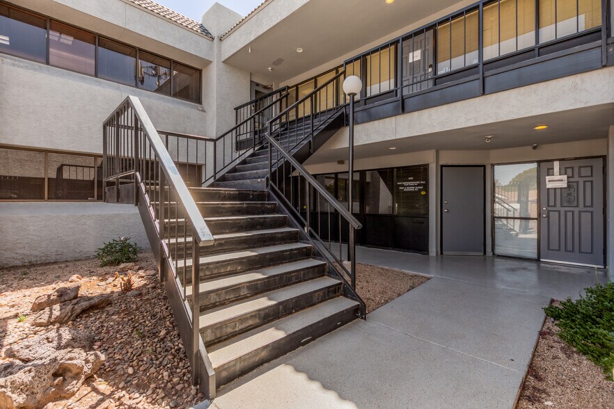 More Photos Of 5815 N Black Canyon Hwy, Phoenix Medical For Lease