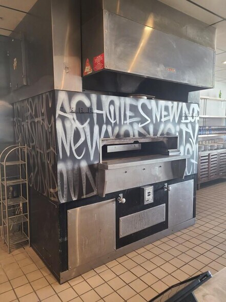 More Photos Of 2590 Hylan Blvd, Staten Island Unknown For Lease