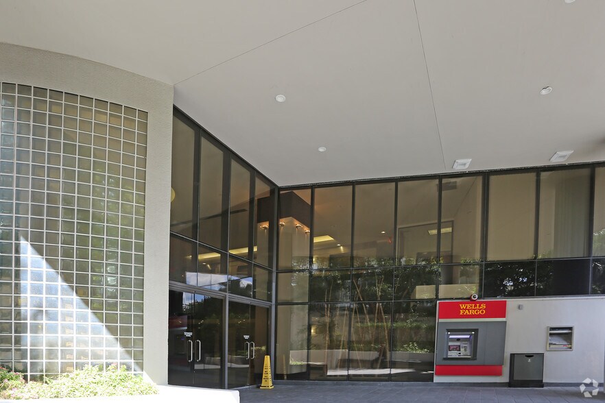 More Photos Of 2665 S Bayshore Dr, Coconut Grove Office For Lease