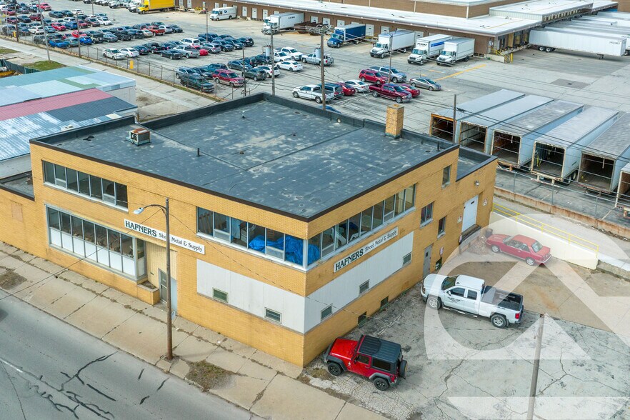 Primary Photo Of 306 S Summit St, Toledo Flex For Sale