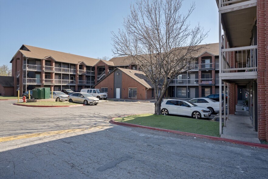 More Photos Of 1007 E Rundberg Ln, Austin Apartments For Sale