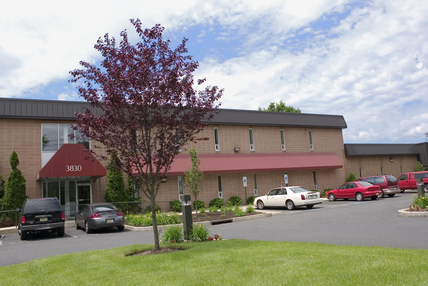 Primary Photo Of 3826-3830 Park Ave, Edison Office For Lease