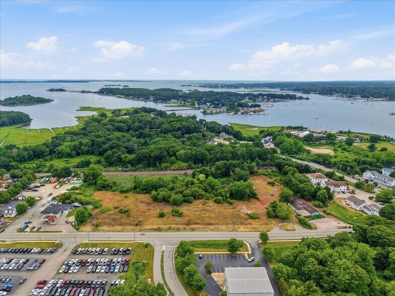 More Photos Of 16 Stonington Rd, Mystic Storefront For Sale