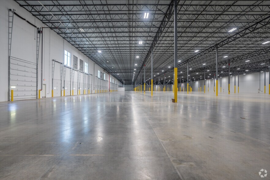 More Photos Of 151 Logistics Pky NE, White Distribution For Lease