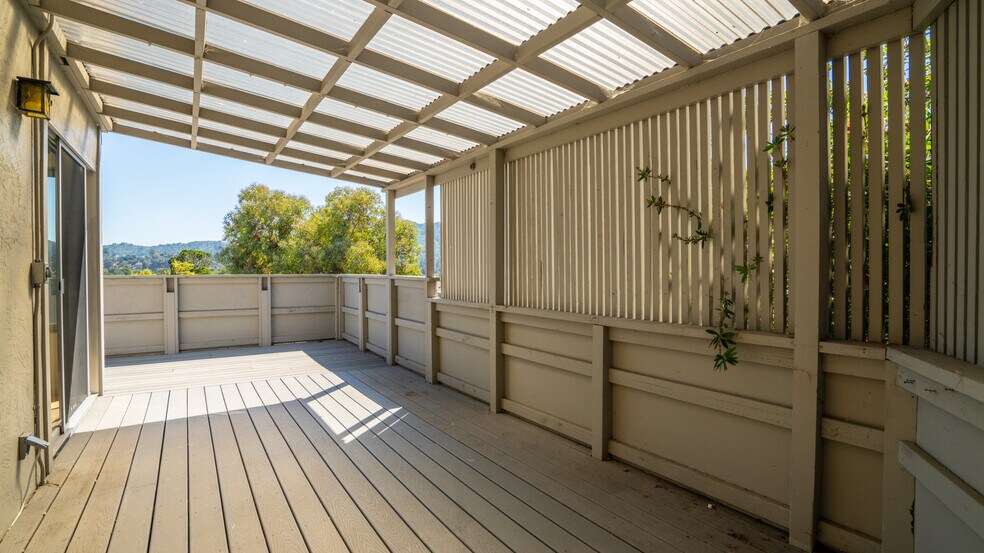 More Photos Of 151-153 Upper Via Casitas, Greenbrae Apartments For Sale
