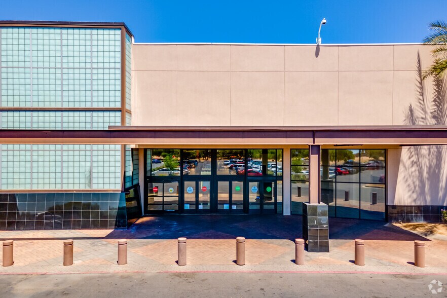 More Photos Of 7611 W Thomas Rd, Phoenix Storefront For Sale