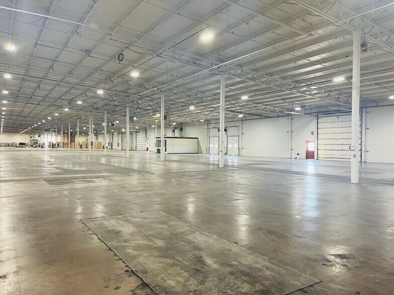 More Photos Of 500 S Division St, Waunakee Manufacturing For Lease
