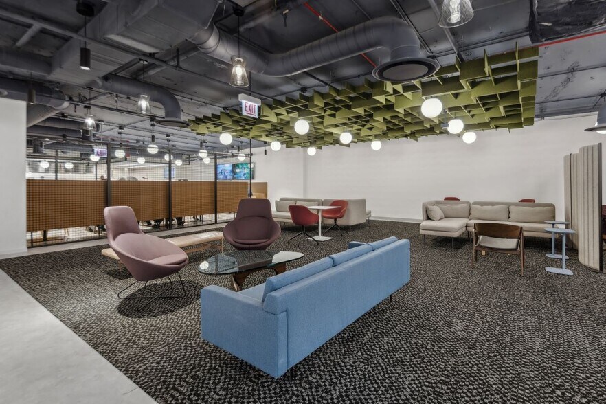 More Photos Of 711 Jorie Blvd, Oak Brook Office For Lease