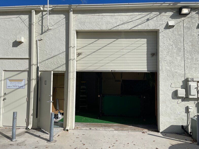 More Photos Of 220 Venus St, Jupiter Warehouse For Lease