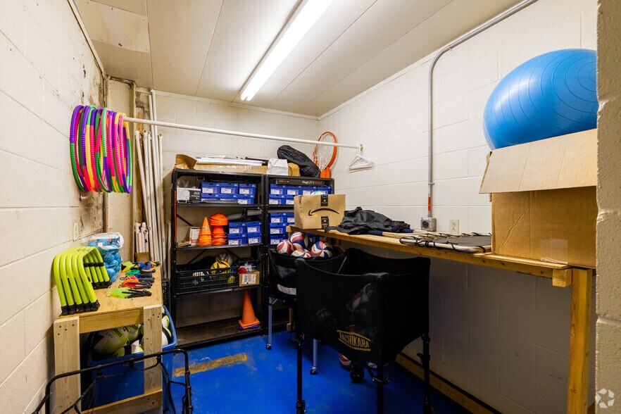 More Photos Of 4050 Georgetown Rd, Lexington Sports And Entertainment For Sale