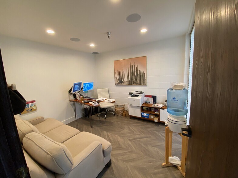 More Photos Of 4848 Colt St, Ventura Manufacturing For Sale