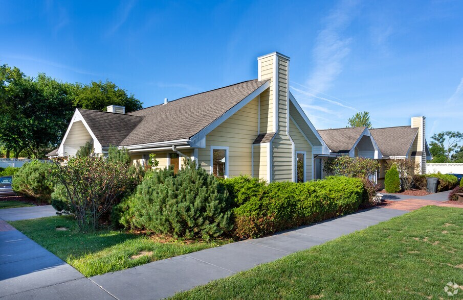 More Photos Of 16W621 S Frontage Rd, Willowbrook Hotel For Sale