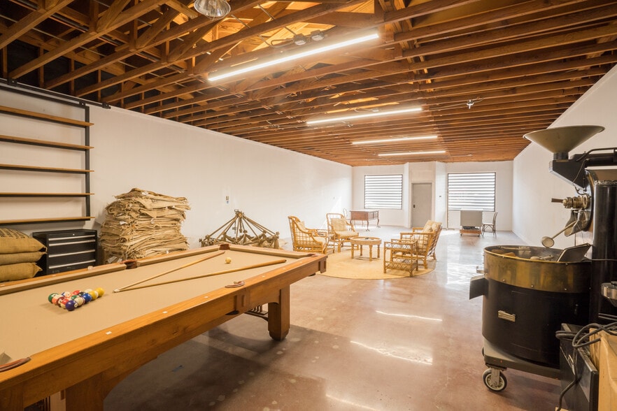 More Photos Of 1529 W Pacific Coast Hwy, Long Beach Storefront For Sale