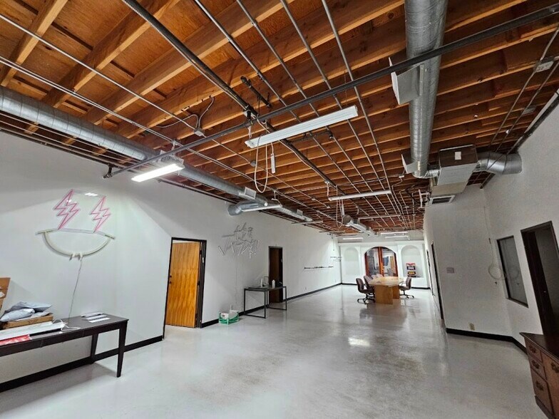 More Photos Of 123 E 35th St, Los Angeles Warehouse For Lease
